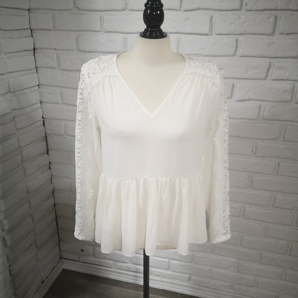 Karen Kane Cream Ladies Size Medium Made in USA Loose Fit Blouse with Lace